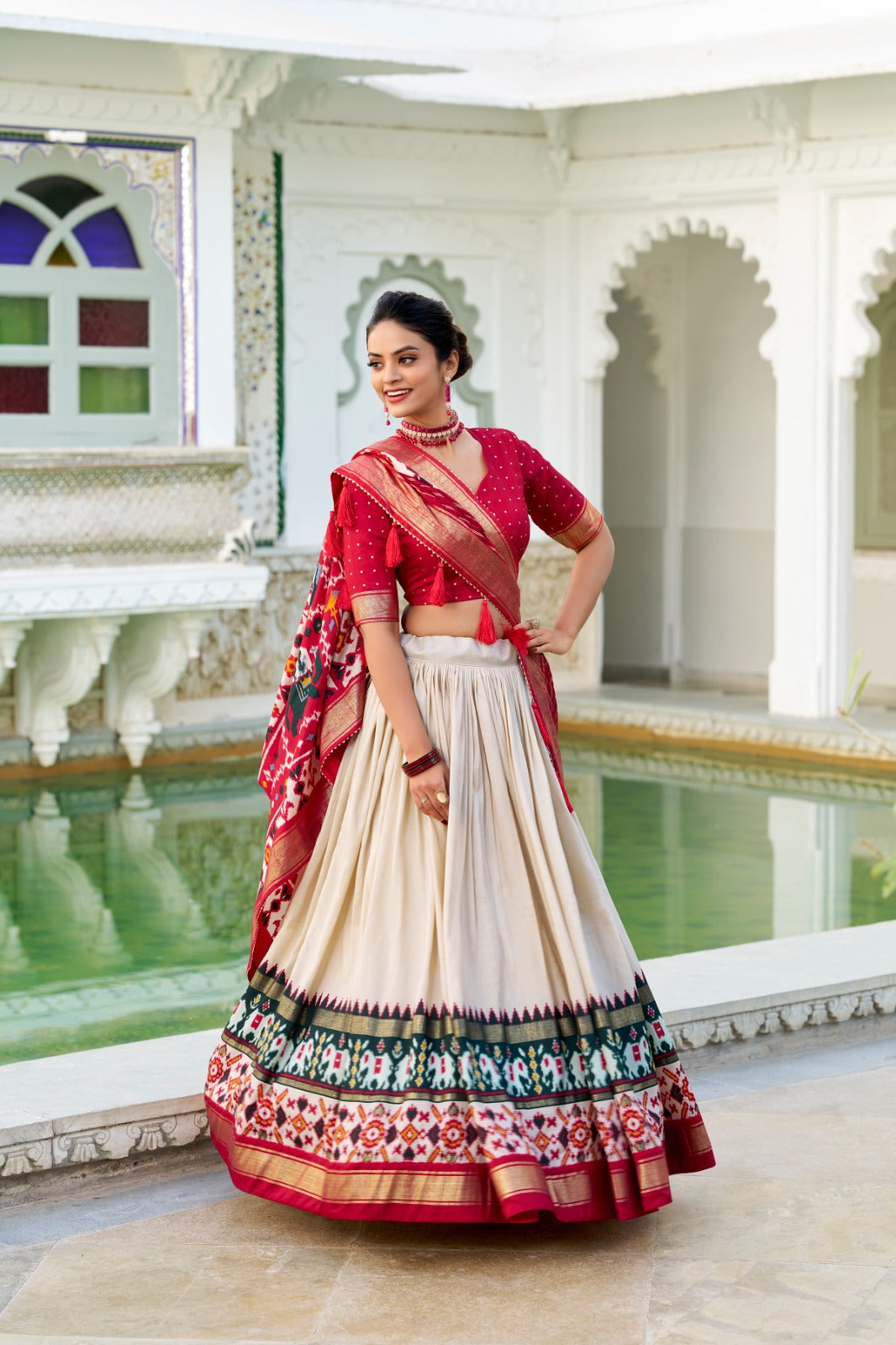 Presenting a perfectly blended Tussar silk lehenga for festive season to charm your look!✨