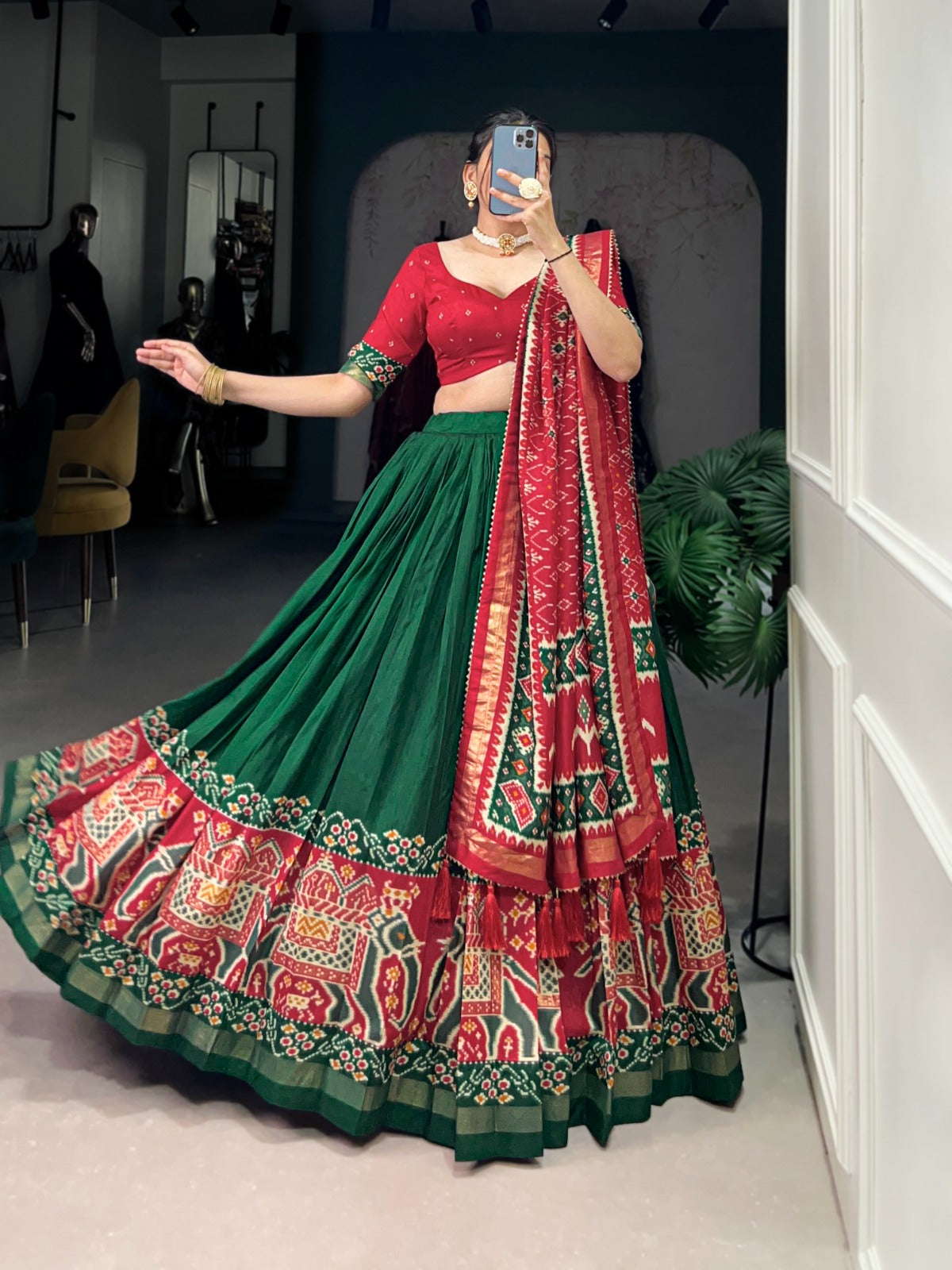 Perfect Navratri Outfit – Floral Lehenga Choli with Designer Details (Copy)