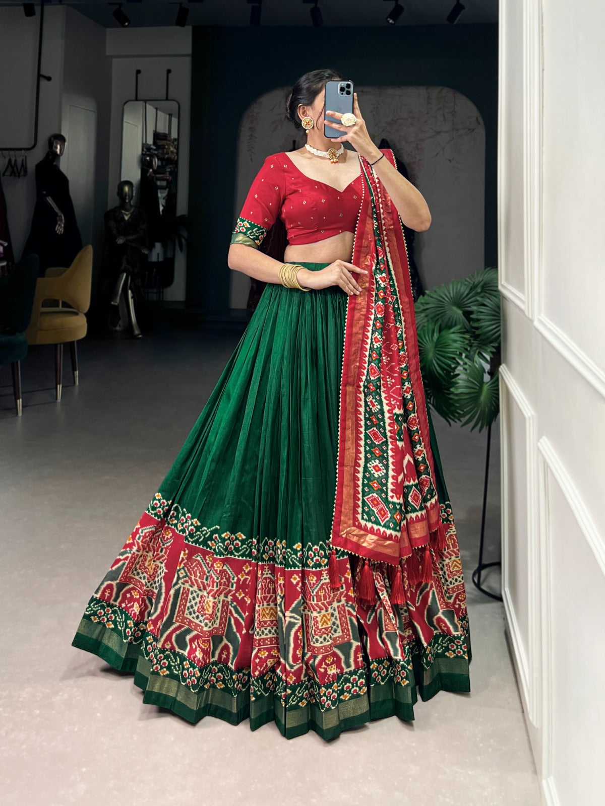Perfect Navratri Outfit – Floral Lehenga Choli with Designer Details (Copy)
