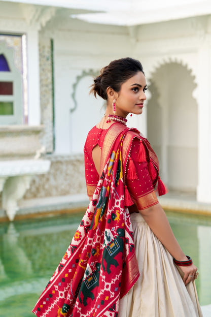 Presenting a perfectly blended Tussar silk lehenga for festive season to charm your look!✨